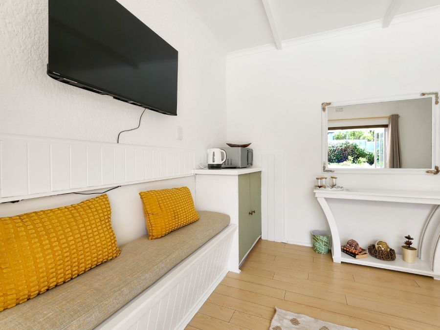 To Let 1 Bedroom Property for Rent in Bloubergrant Western Cape